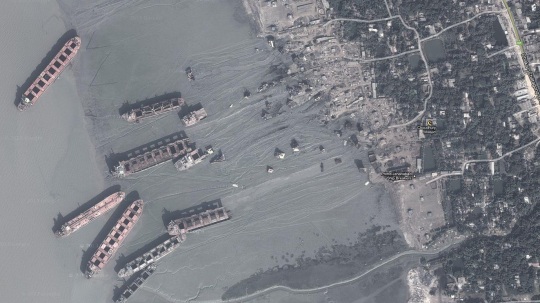 Ship breaking yards - Google Earth